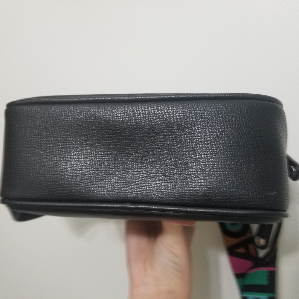 😍 EUC Karl Lagerfeld Paris colorful bag and strap- w mini bag! - Picture 13 of 13